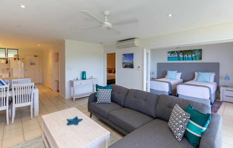 Poinciana 205 HR 0020