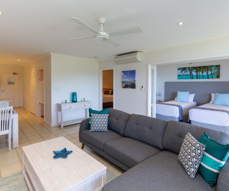 Poinciana 205 HR 0020