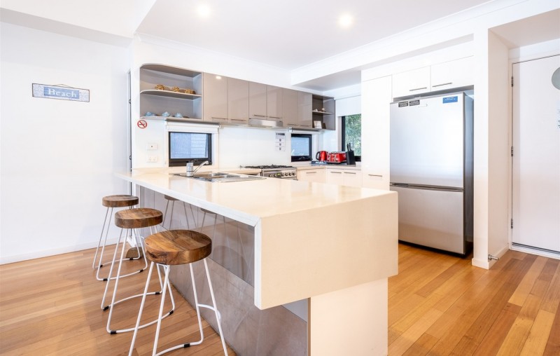 Shorelines 28 HR 0001